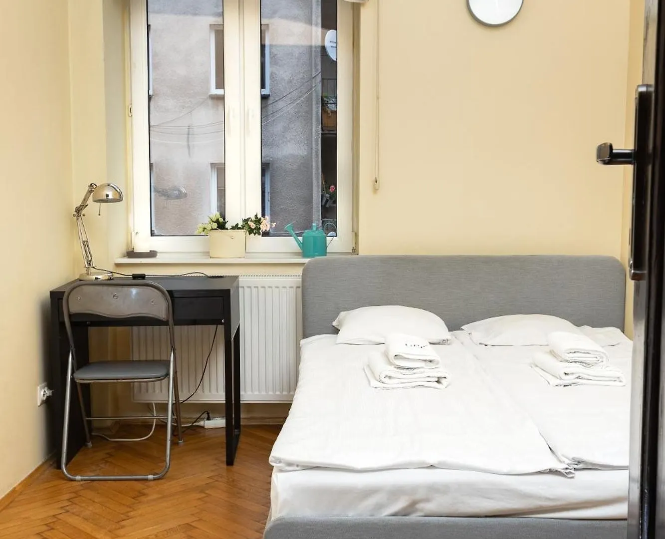 Homely 4 Bedroom Apartment - Old Town - By Upstairs Krakov 0*,  Polsko
