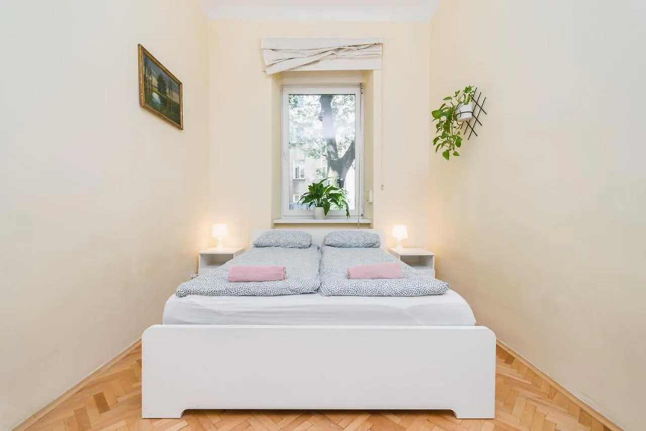 Homely 4 Bedroom Apartment - Old Town - By Upstairs Krakow