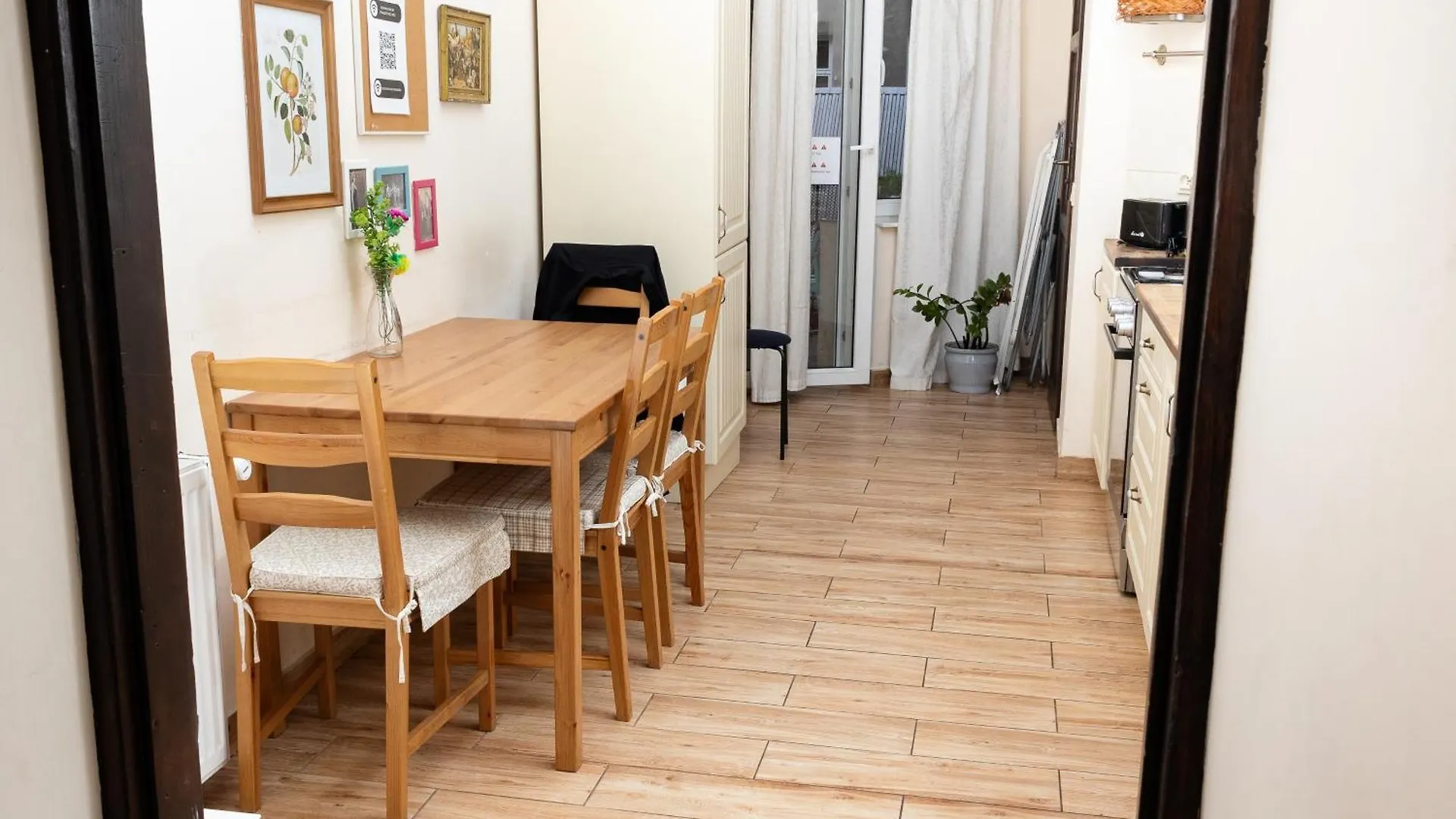 Homely 4 Bedroom Apartment - Old Town - By Upstairs Krakow