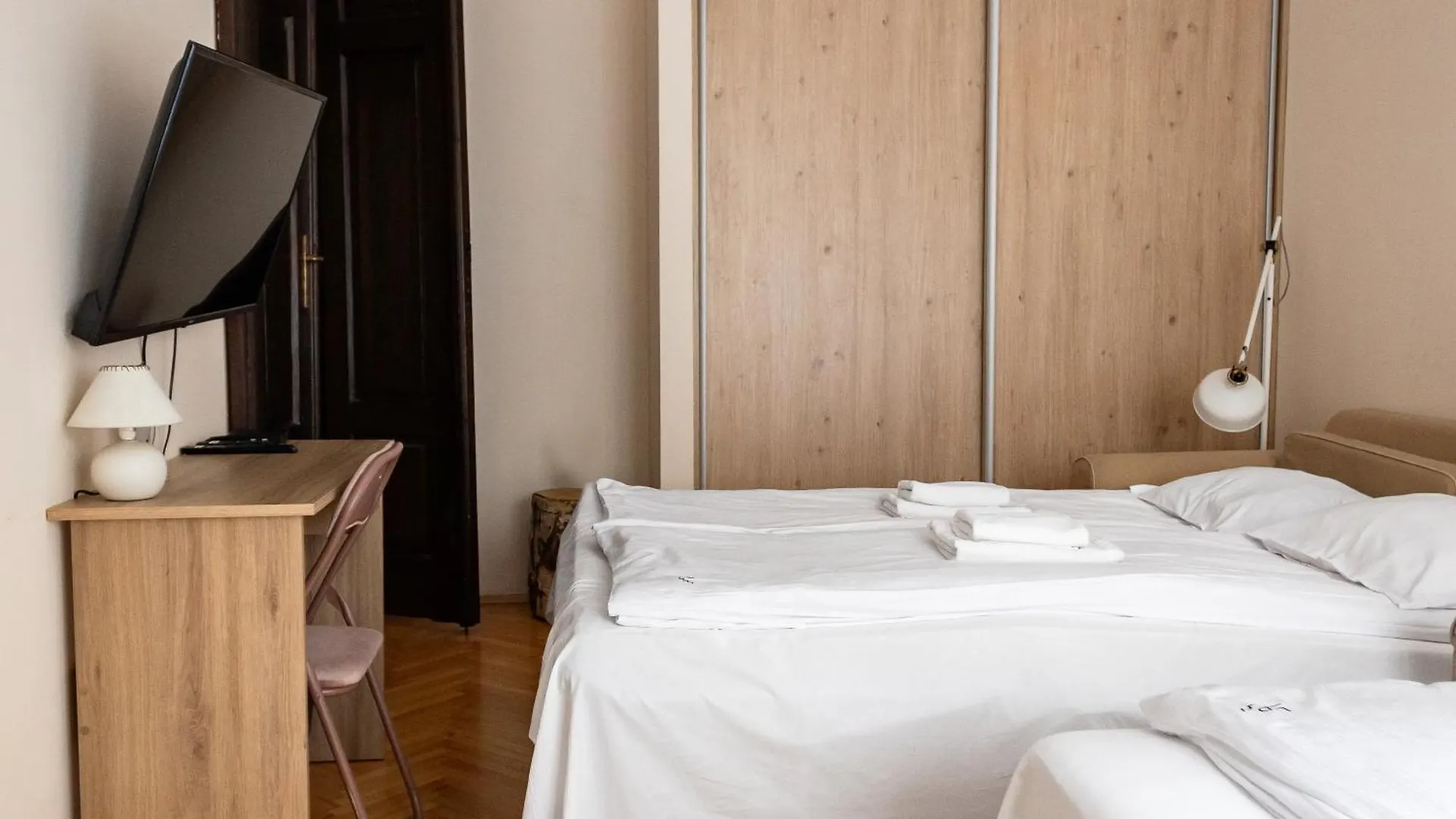 Homely 4 Bedroom Apartment - Old Town - By Upstairs Krakow