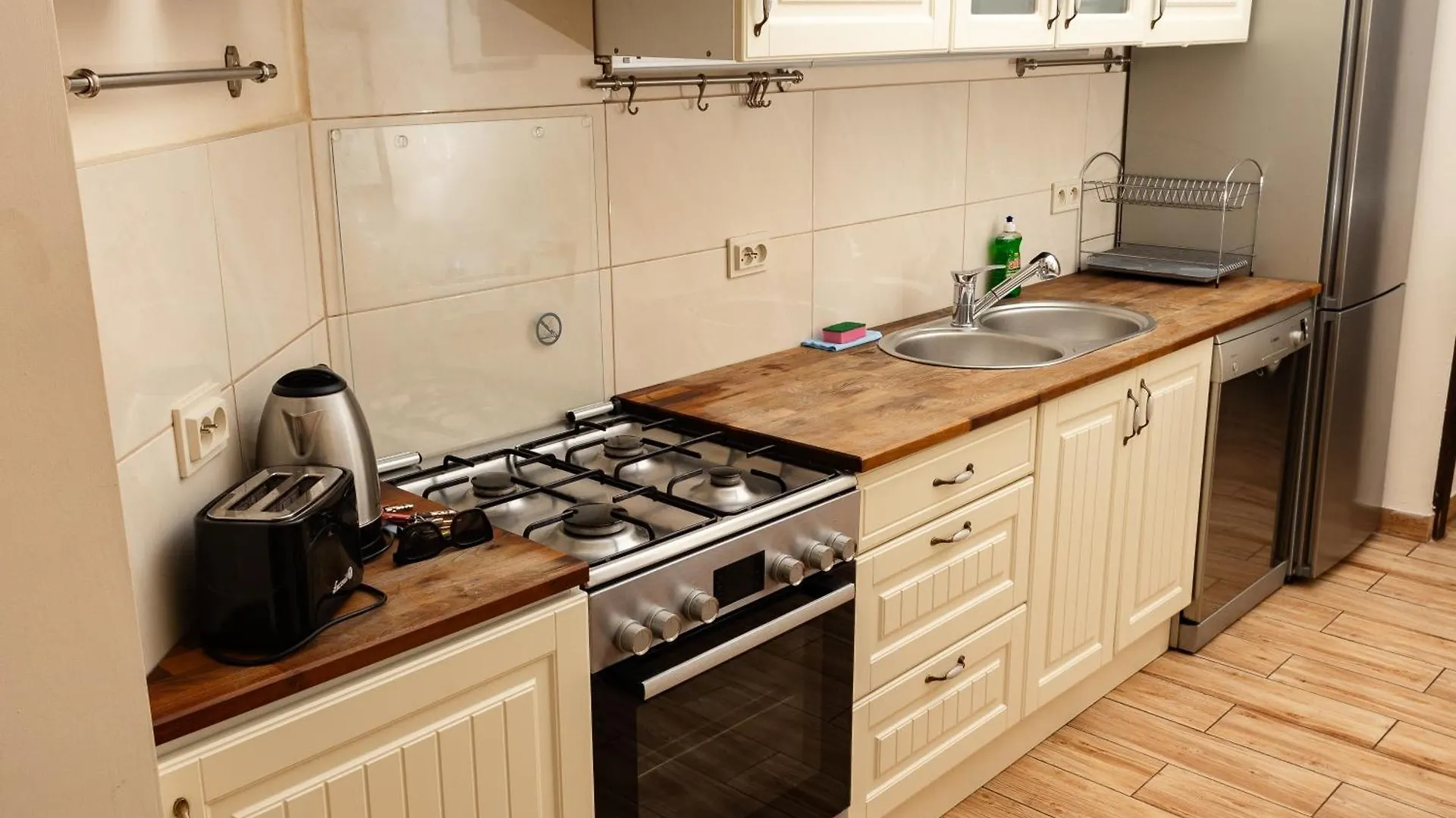Homely 4 Bedroom Apartment - Old Town - By Upstairs Krakow